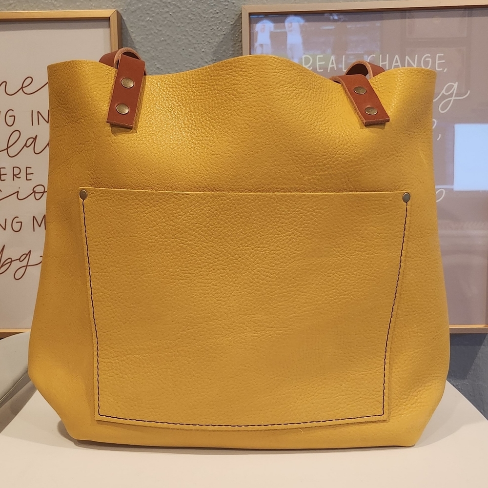 NWOT Portland Leather Goods Medium Classic Tote